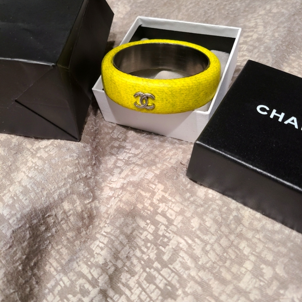 Chanel yellow/green snake skin CC leather Braclet